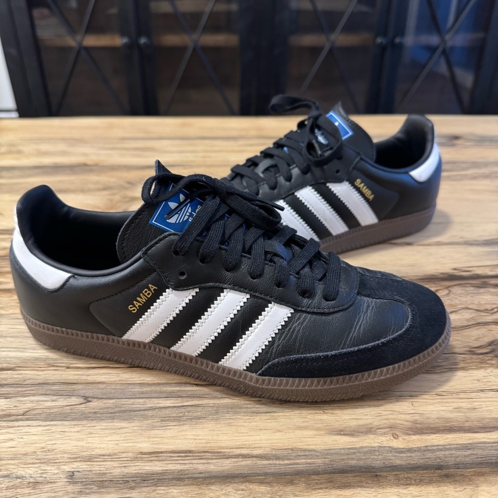 Adidas Samba Black and White - Size 8.5 men’s / 9.5 women’s